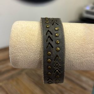 Brown snap wrist studded bracelet
